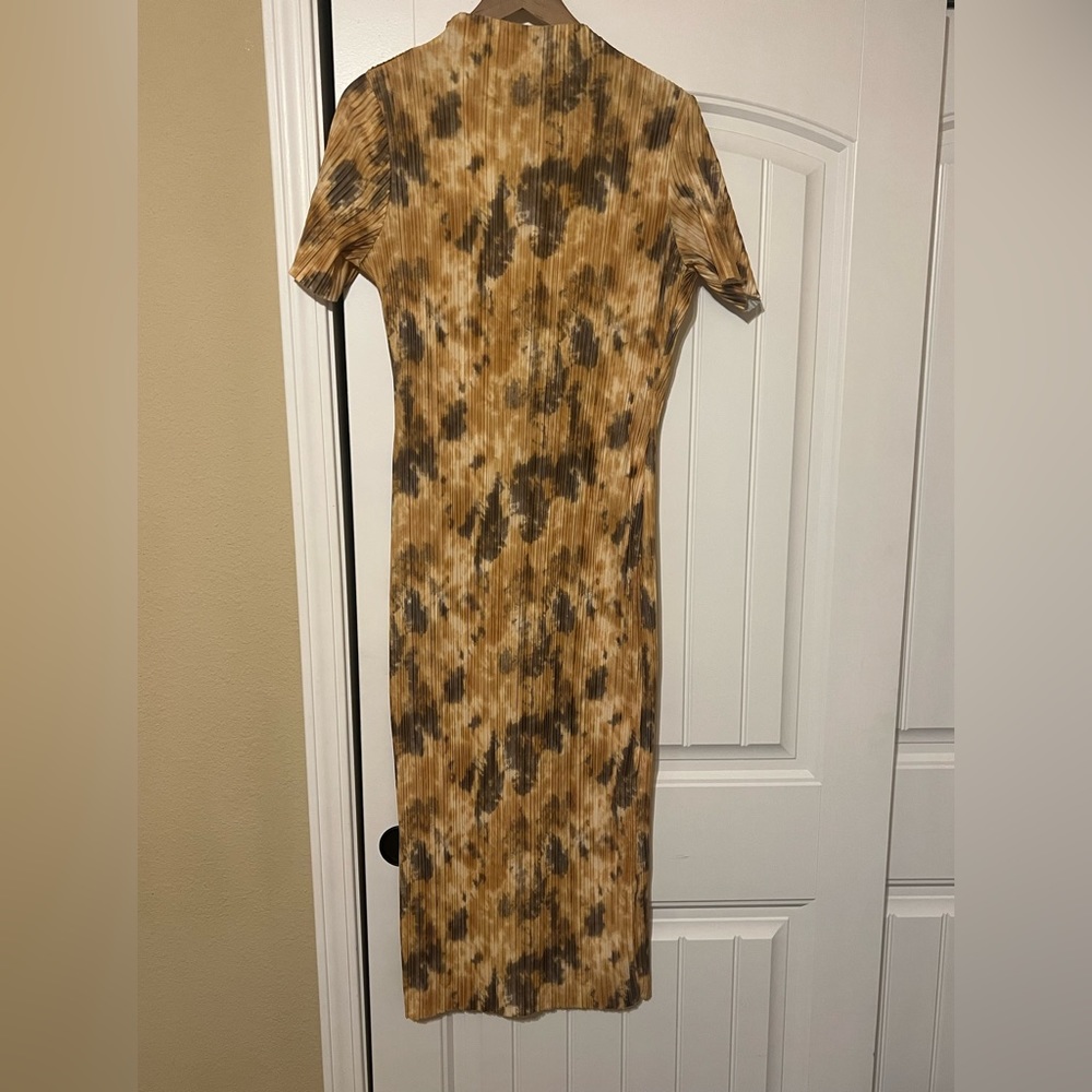 pretty yellow patterned dress